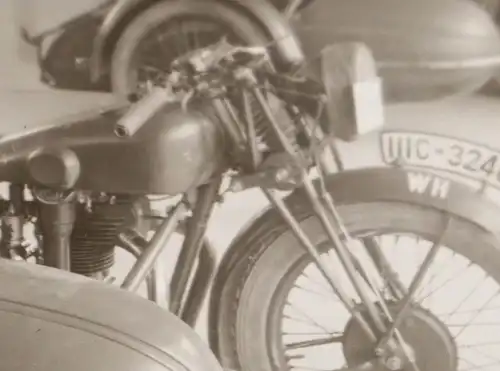 tolles altes Negativ - Wehrmacht Krad mit Beiwagen - Halle - Werkstatt ? 