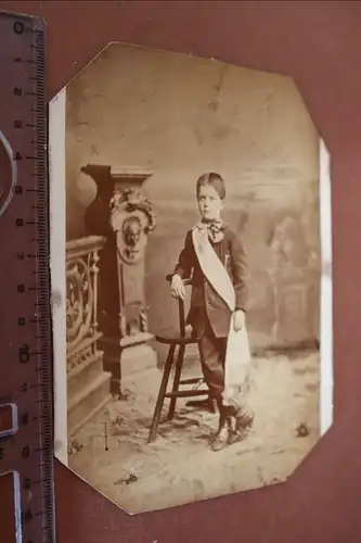 tolles altes Foto Portrait eines Jungen mit Schärpe ?` 1900 ??