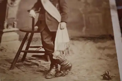 tolles altes Foto Portrait eines Jungen mit Schärpe ?` 1900 ??