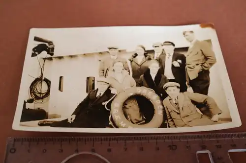 tolles altes Foto - Personen auf Schiff Dresden - Bremen - Ausreise USA 1928