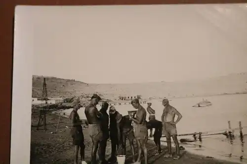 tolles altes Foto - Soldaten am See -  Afrika ?? DAK ?