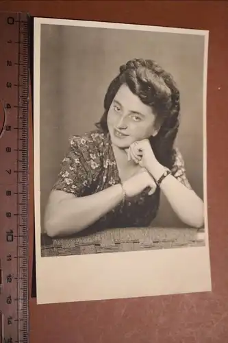 tolles altes Foto - Portrait einer hübschen Frau - 30-50er Jahre ?