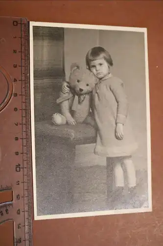 tolles altes Foto - Mädchen mit Teddy-Bär - Teddybär   20-30er Jahre ?