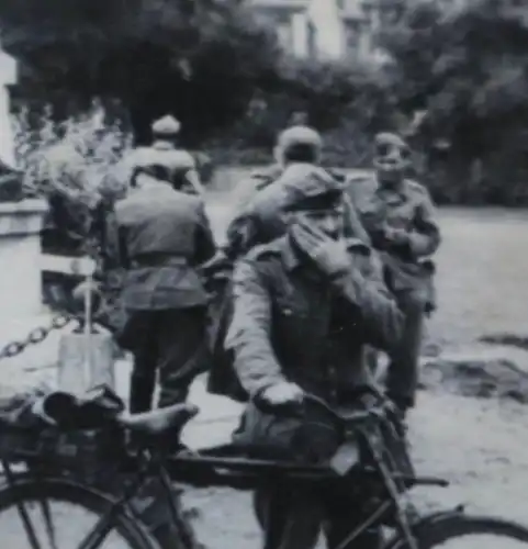 altes Foto - Soldaten , Schilderwald - Frankreich, Denkmal Soldat ?