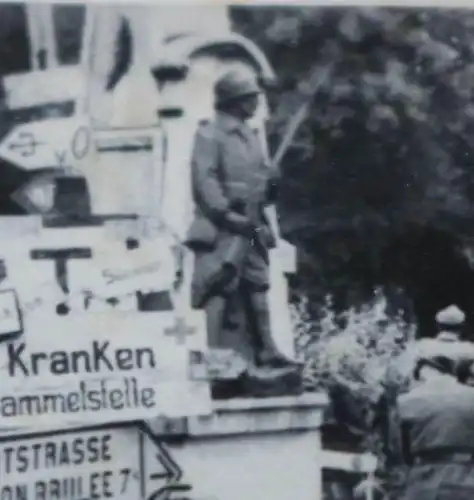 altes Foto - Soldaten , Schilderwald - Frankreich, Denkmal Soldat ?