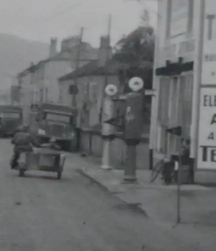 tolles  altes Foto - Wehrmacht Fahrzeuge , Ortschaft - Texaco Tankstelle Frankre