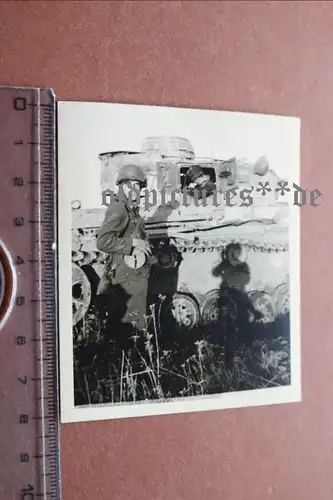 tolles  altes Foto - Panzer Luke Soldat Luftwaffe mir unbekannter Stahlhelm auf?