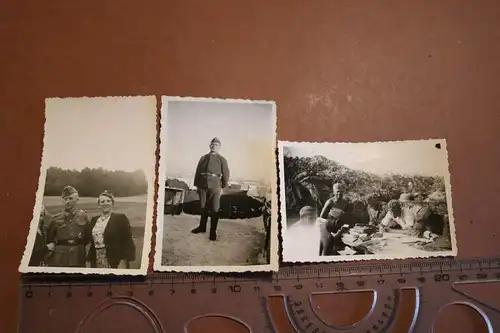 drei alte Fotos Soldaten,  Feldpost lesen schreiben usw.