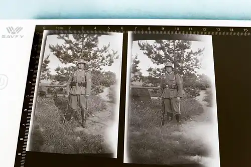 zwei alte Negative - Portrait eines Soldaten mit Stahlhelm