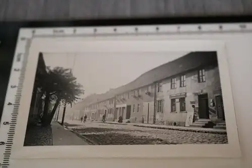 tolles altes Foto - Strassenzug - Friseur - Strasse die zum Bahnhof führt - Ort?