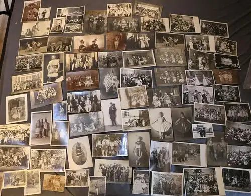 aus Sammlernachlass  78 tolle alte Fotos mit Personen in Kostümen, Fasching 