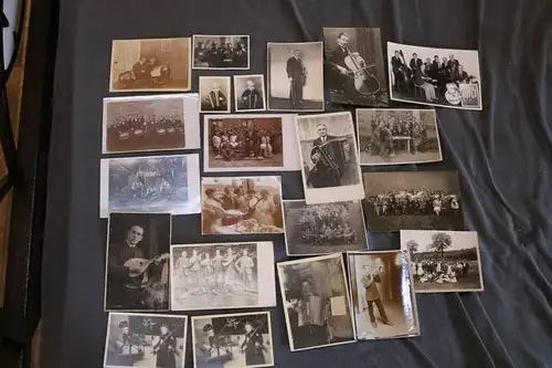 aus Sammlernachlass  22 tolle alte Fotos Personen mit Musikinstrumente 