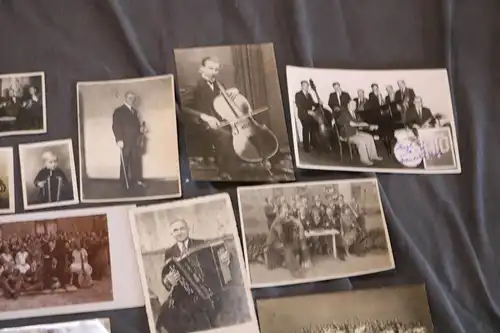 aus Sammlernachlass  22 tolle alte Fotos Personen mit Musikinstrumente