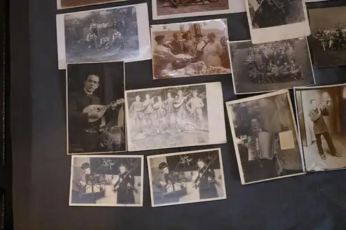 aus Sammlernachlass  22 tolle alte Fotos Personen mit Musikinstrumente 