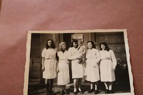 tolles altes Foto - Gruppe Frauen - Arbeiterinnen einer Wäscherei 