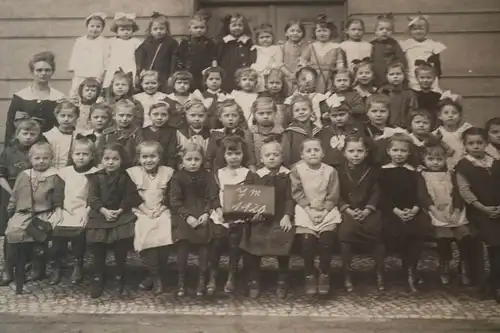 tolles altes Klassenfoto - Mädchenschule - 1920 - Ort ??