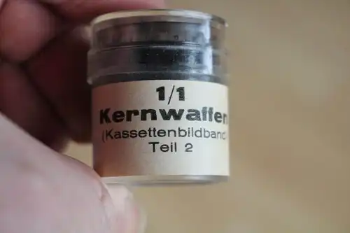 interessantes altes Kasettenbildband - 1/1 Kernwaffen Teil 2   aus der DDR 