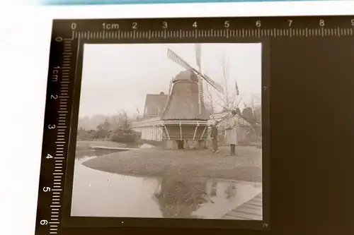 tolles altes Negativ - Kleine Windmühle - Ort ???  50-60er Jahre ?