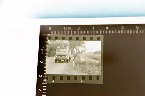 tolles altes Negativ - Feuerwehrwagen Mercedes mit zwei Löschkanonen ? 50-60er J