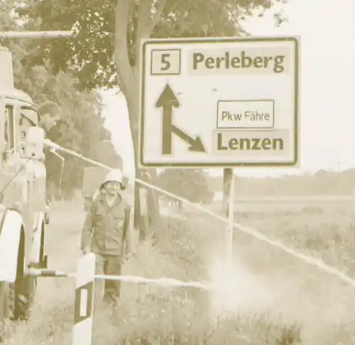 tolles altes Negativ - Feuerwehrwagen Mercedes mit zwei Löschkanonen ? 50-60er J