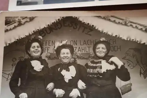 drei tolle alte Fotos - drei Frauen beim Fastnachtumzug Kaltenengers 1950