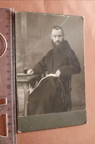 tolles altes Kabinettfoto - Portrait eines Mönch mit Gebetskette - 1900-1920 ?