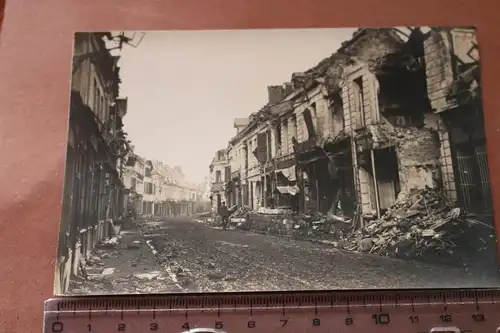 altes Foto - zerstörte Stadt Frankreich Geschäfte - Fahne Stab ... Meischner