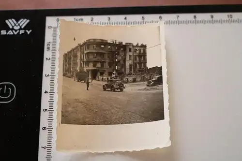 altes Foto - zerstörtes Gebäude - Marktplatz Scheveningen ??? Parteigebäude ?