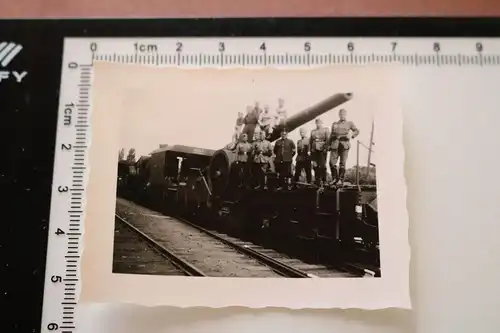 altes Foto -  Militärzug Waggons mit Geschütz - Zelegem Bahnhofswache