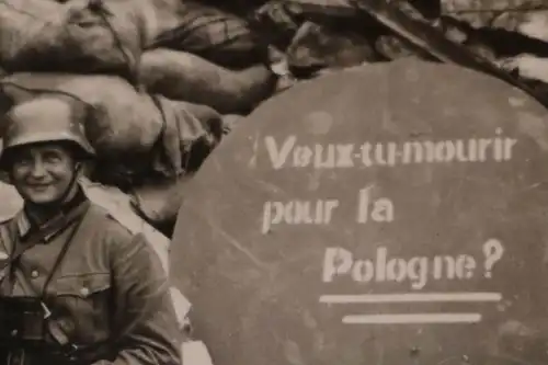 altes Foto Soldaten Bunker französisches Schild willst du für Polen sterben