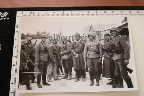 altes Foto - Soldaten mit Gefangenen nach Strassenkampf Allibaudières Frankreic