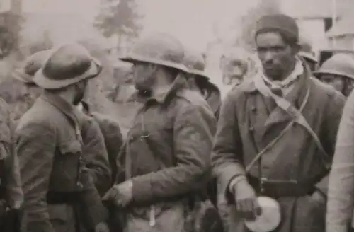 altes Foto - Soldaten mit Gefangenen nach Strassenkampf Allibaudières Frankreic