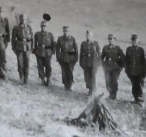 tolles altes Foto Gruppe Soldaten Sonnenwendfeier Rümänien 1944