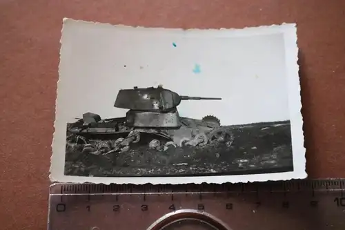  altes Foto zerstörter sowjetischer ???  Panzer - Ort ? 1944