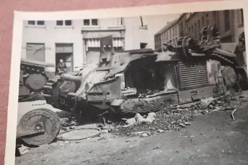 altes Foto zerstörter französischer Panzer Maubeuge