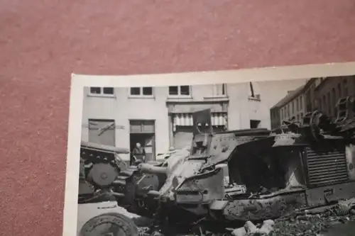 altes Foto zerstörter französischer Panzer Maubeuge