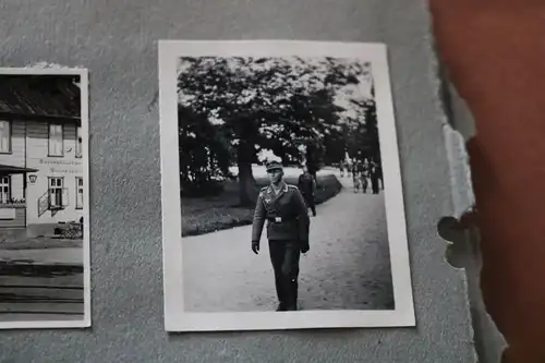 32 alte Fotos , Soldaten, Halbkette, zerst. Flugzeug unter anderm Dänemark Einsa