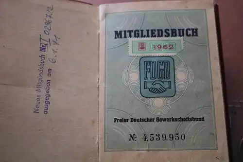 altes FDGB Mitgliedsbuch 1962  viele Beitragsmarken