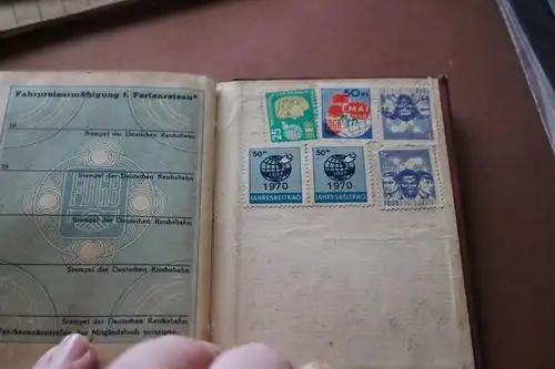 altes FDGB Mitgliedsbuch 1962  viele Beitragsmarken