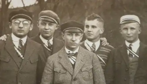 tolles altes Foto - Gruppe Studenten ? Schüler ? Bierzipfel