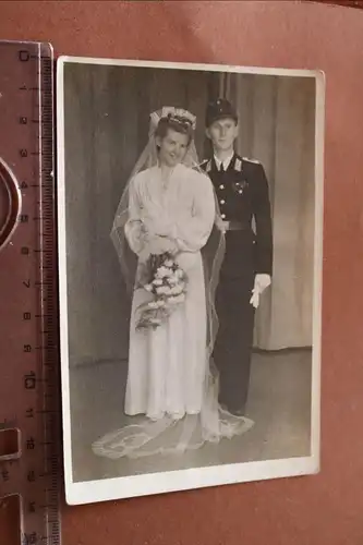 tolles altes Foto - Hochzeitsfoto eines Feuerwehrmannes ?? Uniform 1946