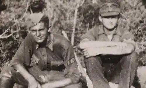 drei tolle alte Fotos - zwei Soldaten im Westen 1944 