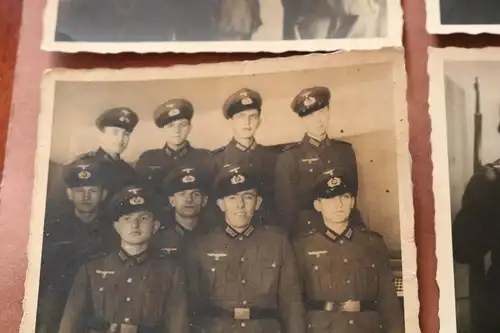 vier tolle alte Fotos  Gruppenfotos -  Soldaten - mal mit Stahlhelm 
