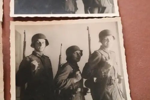 vier tolle alte Fotos  Gruppenfotos -  Soldaten - mal mit Stahlhelm 