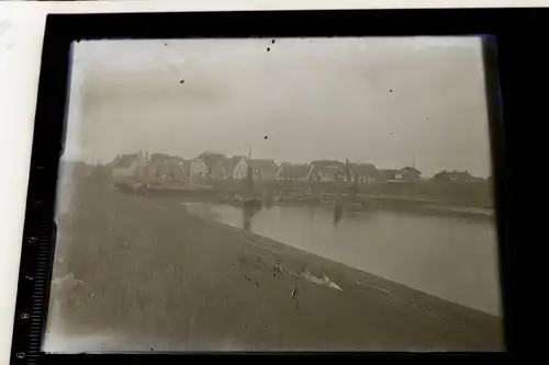 zwei alte Glasnegative - Greetsiel - Altes Siel, Hafen , Häuser - 1910-20 ?