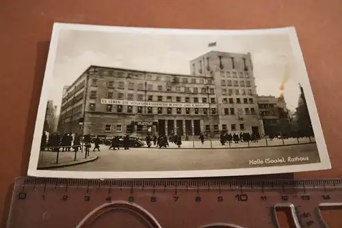 tolle alte Karte- Rathaus in Halle Saale mit Banner 1969