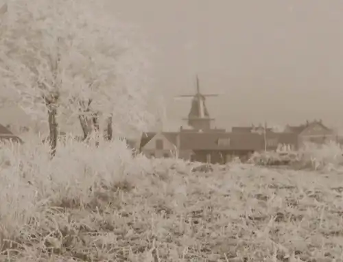 zwei alte Negative  - Landschaft gefroren - Hintergrund Windmühle - Ort ?