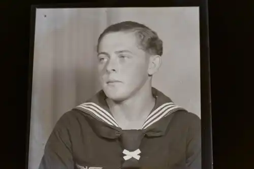 tolles altes Negativ - Portrait eines jungen Matrosen der Kriegsmarine 