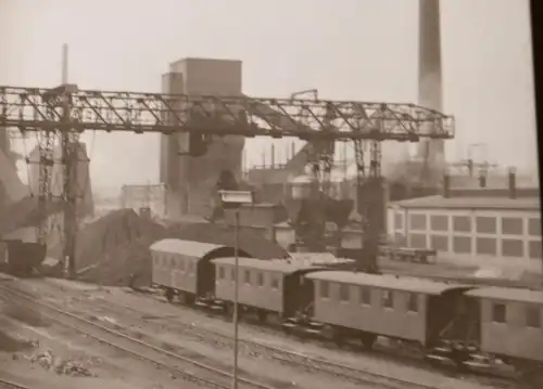 altes Negativ - Güterbahnhof - Waggons - Steinkohle ?  30er Jahre - Ort ?