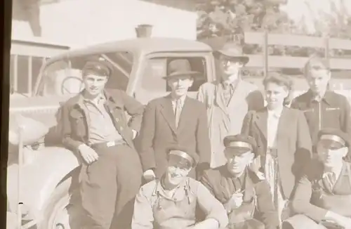 tolles altes Negtiv - Gruppenfoto - LKW-Fahrer ?? und Arbeitgeber ?